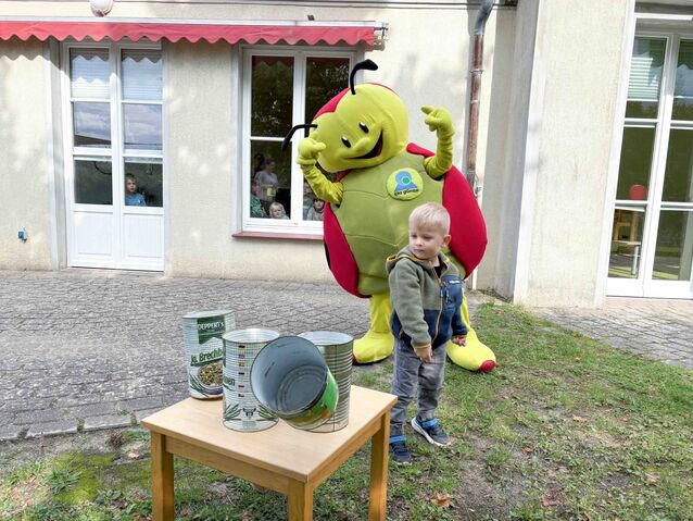 Kita „Flitzebogen“ begeisterte mit 25 Stationen und mit einem Besuch von Maskottchen „Fiete“