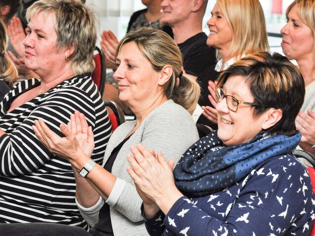 BU: Diskutieren, Ideen sammeln, Meinungen austauschen: In moderierten Gesprächsrunden des Worldcafés und in Workshops gab es viele Impulse und Anregungen	 Fotos: maxpress/ba