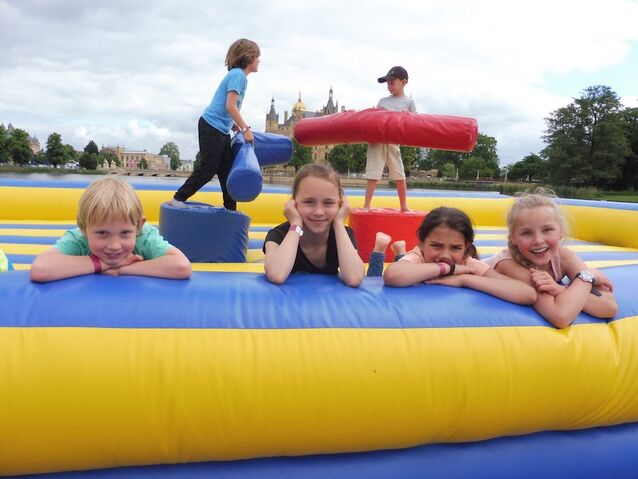 Tolle Ferientage beim Affentag und im Boxring