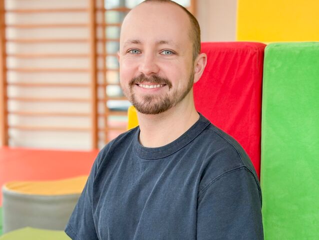 Hannes Schmidt ist pädagogische Fachkraft in der Krippe bei den „Future Kids“