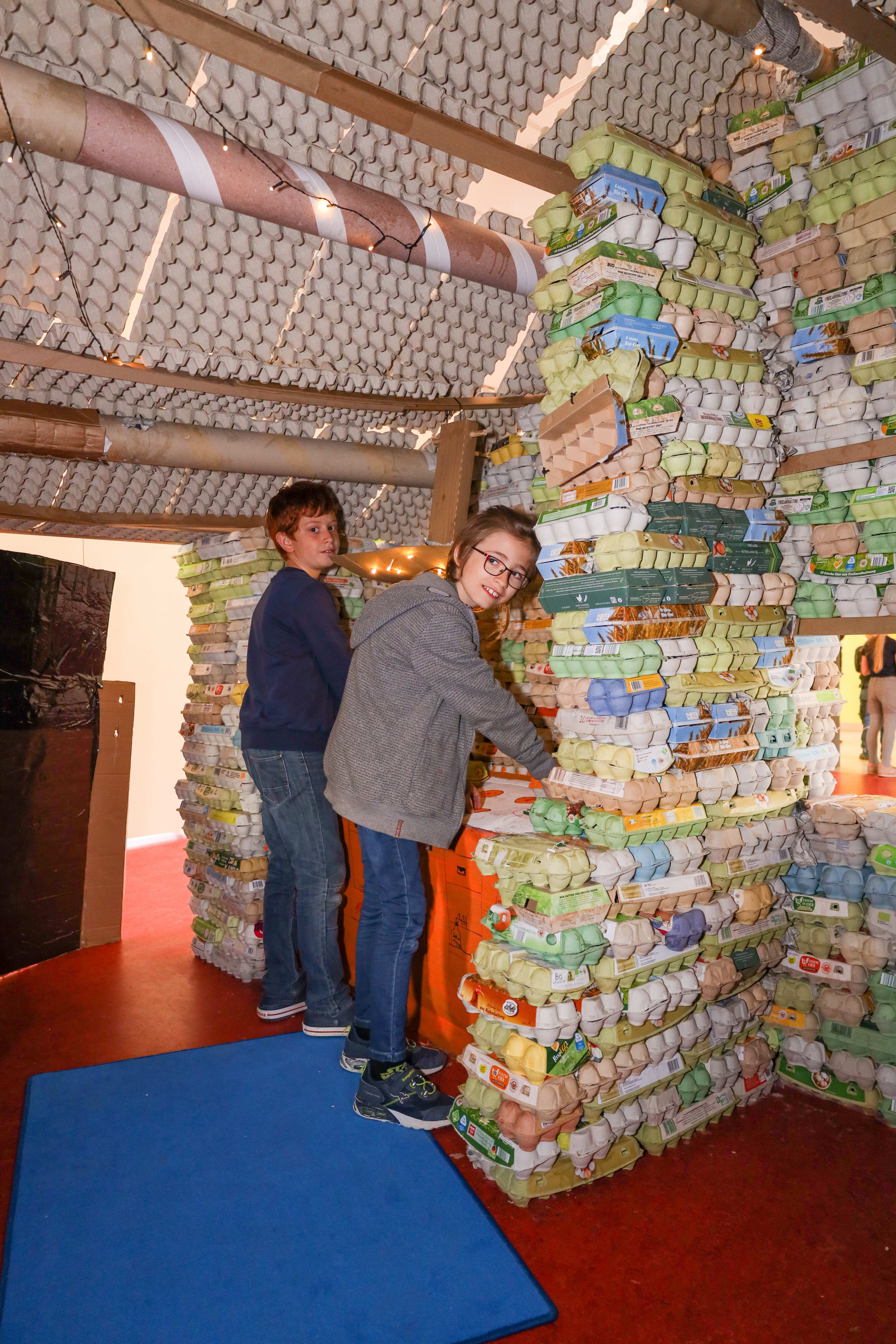 Artur (l.) und Lucian in der Küche der Villa „Lilly“. Die beiden waren von Anfang an Feuer und Flamme für das Projekt